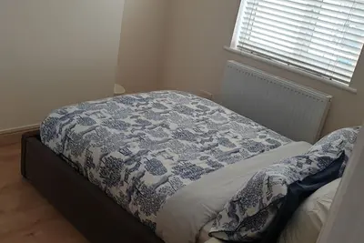 Image de London Luxury 3 Bed Sleeps up to 12 guests, 1 min to Redbridge Stn Free Parking