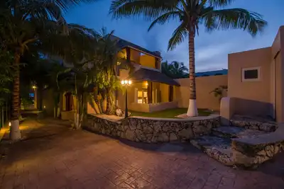 Image de Beautifull beachfront house, sandy beach. . . . . . . .