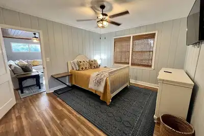 Image de Centrally located fully renovated home, walkable to Vsu & Sgmc.