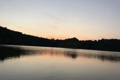 Image de Cozy 2-bedroom lake front property