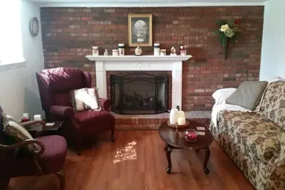Image de Cozy Rosecrest Suite, 1 min to I-75, full kitchen, sleeps 4, Safe area