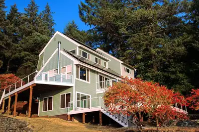 Image de Relaxing Fox Island Waterfront View Hideaway