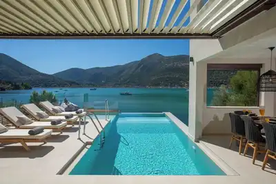 Image de Villa Neaera - superb waterfront 5 bedroom, private pool and pontoon
