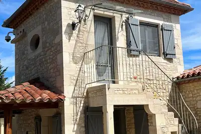 Image de Maison typique avec Pigeonnier, piscine, cuisine d'été, à proximité des vignes
