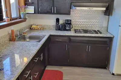 Image de Cozy, king and queen bed Indiana home!