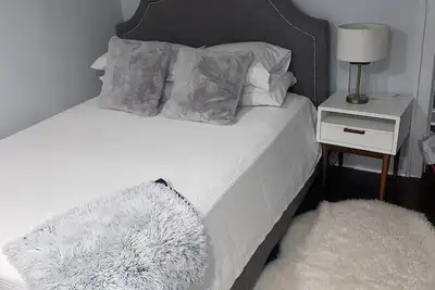 Beautiful private studio. private entrance and parking thank you, place to work,
