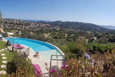 Image de Villa avec vue panoramique sur la mer et le Golfe de Saint-Tropez