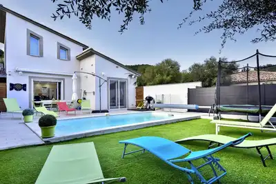 Near the beaches new villa with private air-conditioned pool ideal for 2 families