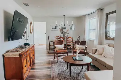 Image de 3 Bedroom Modern Vintage in Historic Sanford