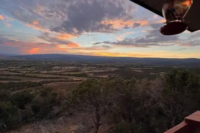 Image de Home on the mesa’s edge the Proverbial Million Dollar View, jacuzzi and orchard