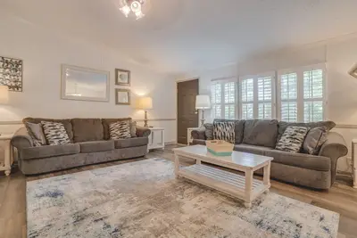 Image de Cabin J at Safe Harbor Brady Mountain on Lake Ouachita!