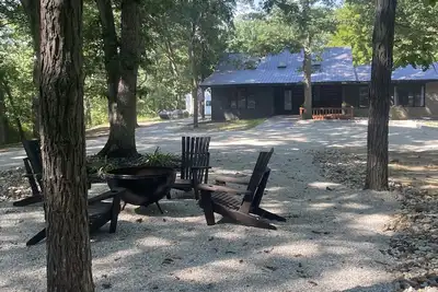 Image de Experience Serenity at our secluded cabin mere minutes from town.