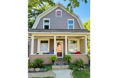 Image de Warm, Charming and Cozy Turn of the Century Home