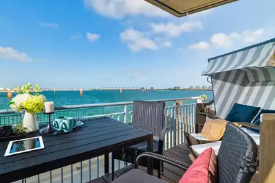 Image de Admiralslounge- Eg, Infrarotsauna, Grosse Dusche, Terrasse, Blick auf das Hafenbecken