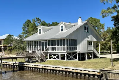 Image de Write on the Bay, a Waterfront Retreat in Coastal Alabama