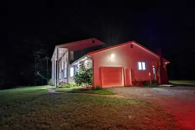 Image de Large Spacious Waterfront Cottage