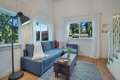 Image de Modern, Cozy Urban Homestead w/ Loft