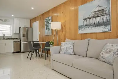 Image de 6a New! Renovated 1/1 at Coastal Cottages!