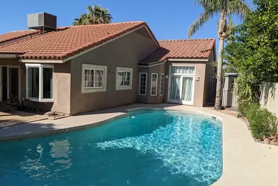 Image de Heated Pool - Spacious, Cheerful Home 5br/3bath