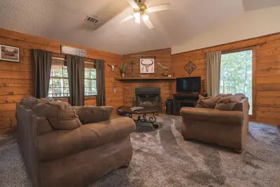 Image de Cabin G at Safe Harbor Brady Mountain on Lake Ouachita!