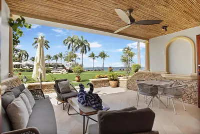 Image de Luxury Beachfront Villa at the Palms Flamingo, the best location to stay