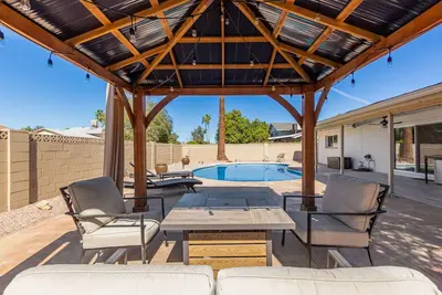Image de 4b Tempe Beautiful backyard pool & firepit