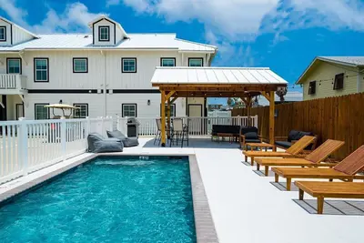 Image de Coastal Chic Villa #2- Comfortable King Beds