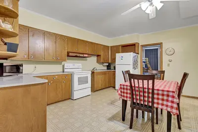 Image de Large Upstairs 3Br Apartment with Roof Deck