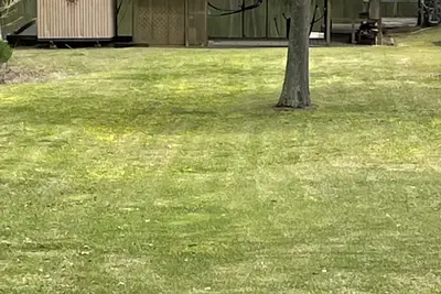 Image de Take a break and unwind on our waterfront screened in porch