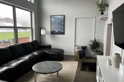 Image de 3 bedroom, modern loft style apartment located in downtown Marquette