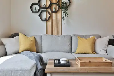 Image de Modern & Comfy ~ 5 Star Location in EaDo ~ King Bed ~ Parking! Pet Friendly!