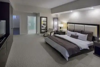 Image de Chic & Modern Living in Miami! Outdoor Swimming Pool + Spa