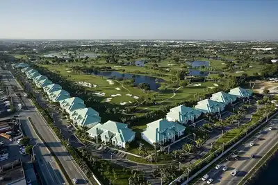 Image de Comfort & Convenience! 4 Gorgeous Rooms + Balcony & Kitchen | Outdoor Pool