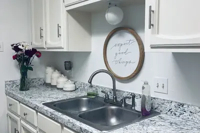 Image de Remodeled duplex with fireplace and patio