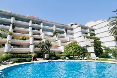 Image de Deux appartements lumineux avec grandes terrasses à Marbella, à proximité de la plage