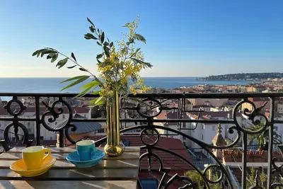 Image de Seaview 200 m city center, 700 m to train station. Access via walkway 58 stairs