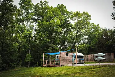 Image de Escape to Nature: Lake of Egypt Airstream Stay with Hiking and Wineries Nearby