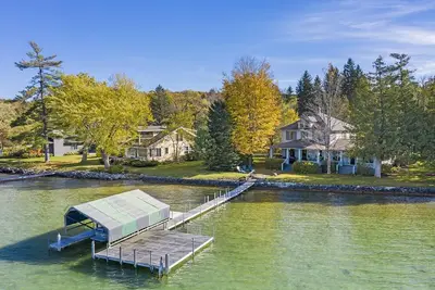 Image de Classic Walloon Lake Cottage
