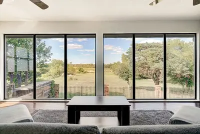 Image de Game Room / Sauna / Sun Room + Lake Hefner Access