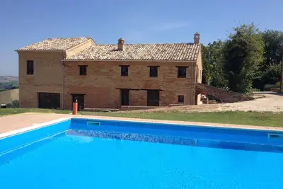 Image de Stunning views, close to sandy beaches and gorgeous mountains