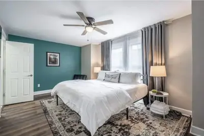 Image de Luxurious Downtown 3br Townhome • Dual King Beds • Games • Private Garage