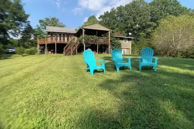 Image de Perfect group headquarters for all things Nelson County and Central Virginia