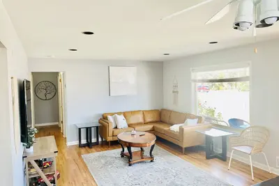 Image de Remolded 3Bd 1Ba Apt. 10 Min From Dt Den 20 Min From Rocky Mountains W/ 70 in Tv