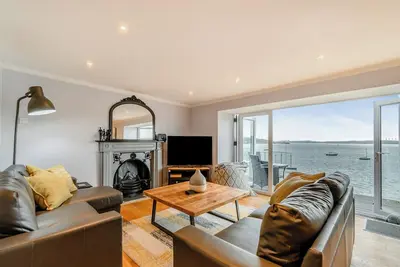 Image de 4 chambres à coucher à Milford Haven