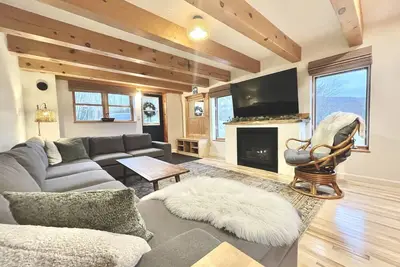 Image de Stay near Jay Peak at your own private cabin with 18 brookside acres!