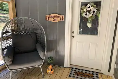 Image de Lakefront Cabin Vacation at Harvest Moon Cove