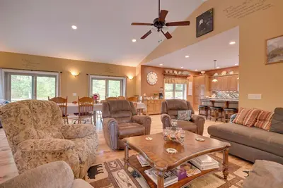 Image de Family-Friendly Retreat w/ Deck in Cassville!