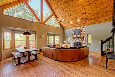 Image de Stunning Mountain View Lodge for 14!