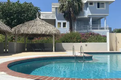 Image de Villa on foot to Mambo Beach