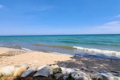 Image de Adorable Cottage - Lake Huron Access - Within the tall Northern Michigan trees!